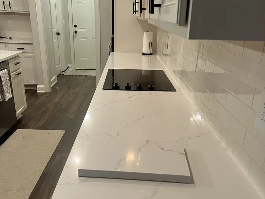 Cooktop cutout finished flush in white quartz