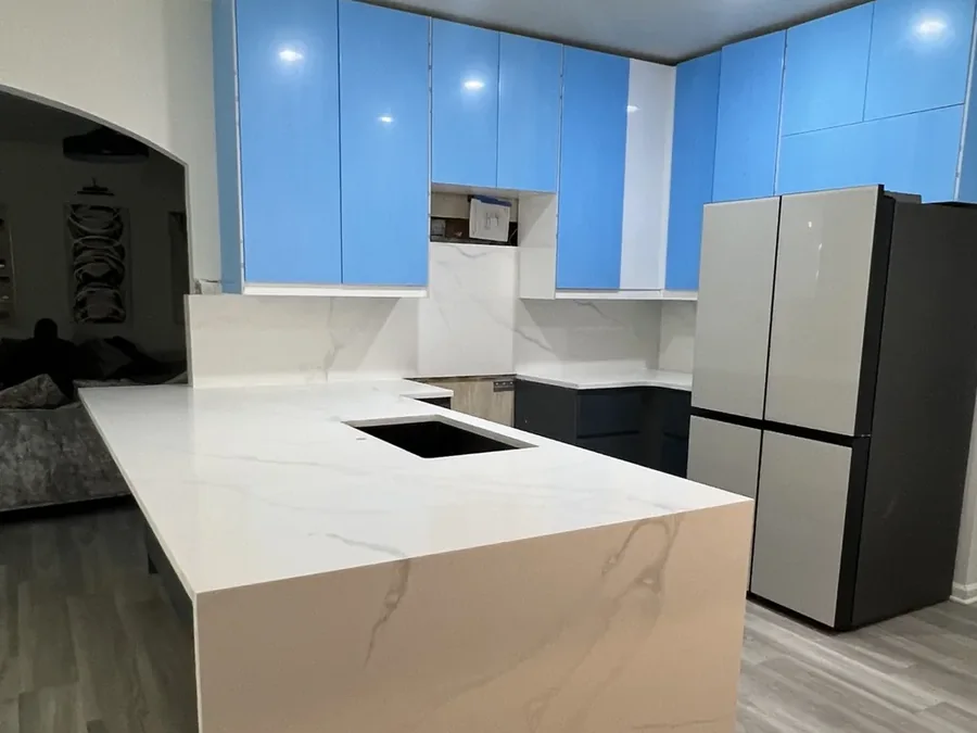Modern waterfall island in white quartz